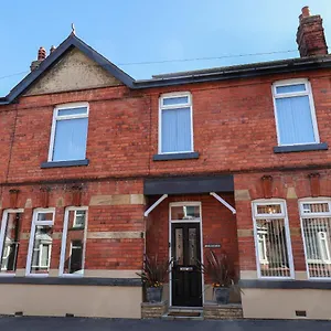https://moorland-house-scarborough.yorkshirehotels.net