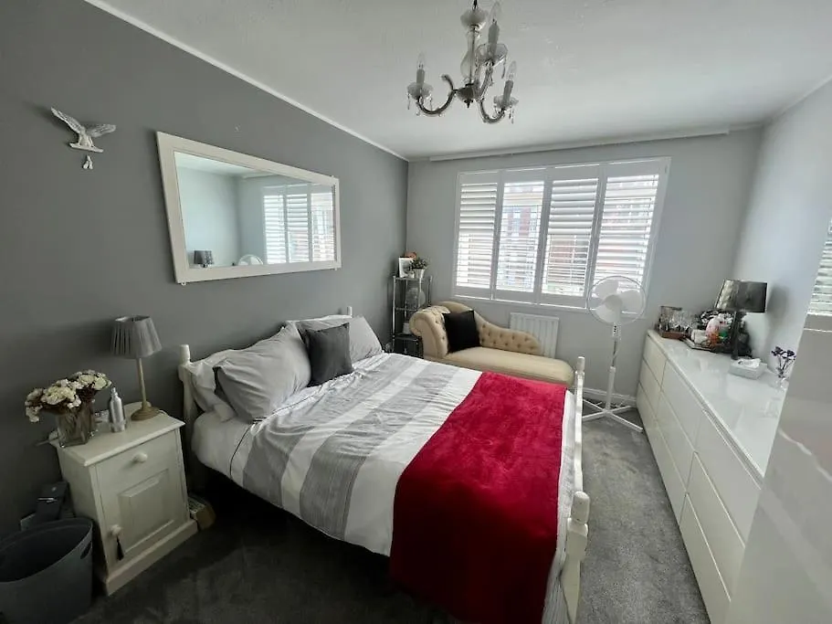 Central Hove Large 2 Bedroom Private Residence With Parking & Beach Hut Apartment Brighton
