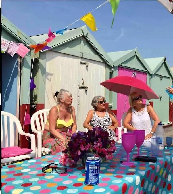 Apartment Central Hove Large 2 Bedroom Private Residence With Parking & Beach Hut