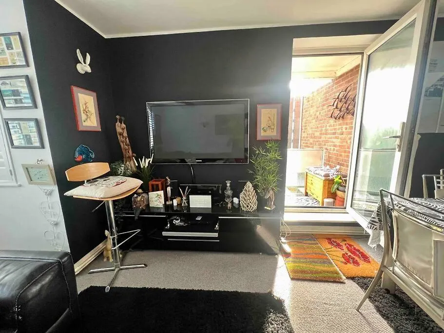 Central Hove Large 2 Bedroom Private Residence With Parking & Beach Hut Apartment Brighton