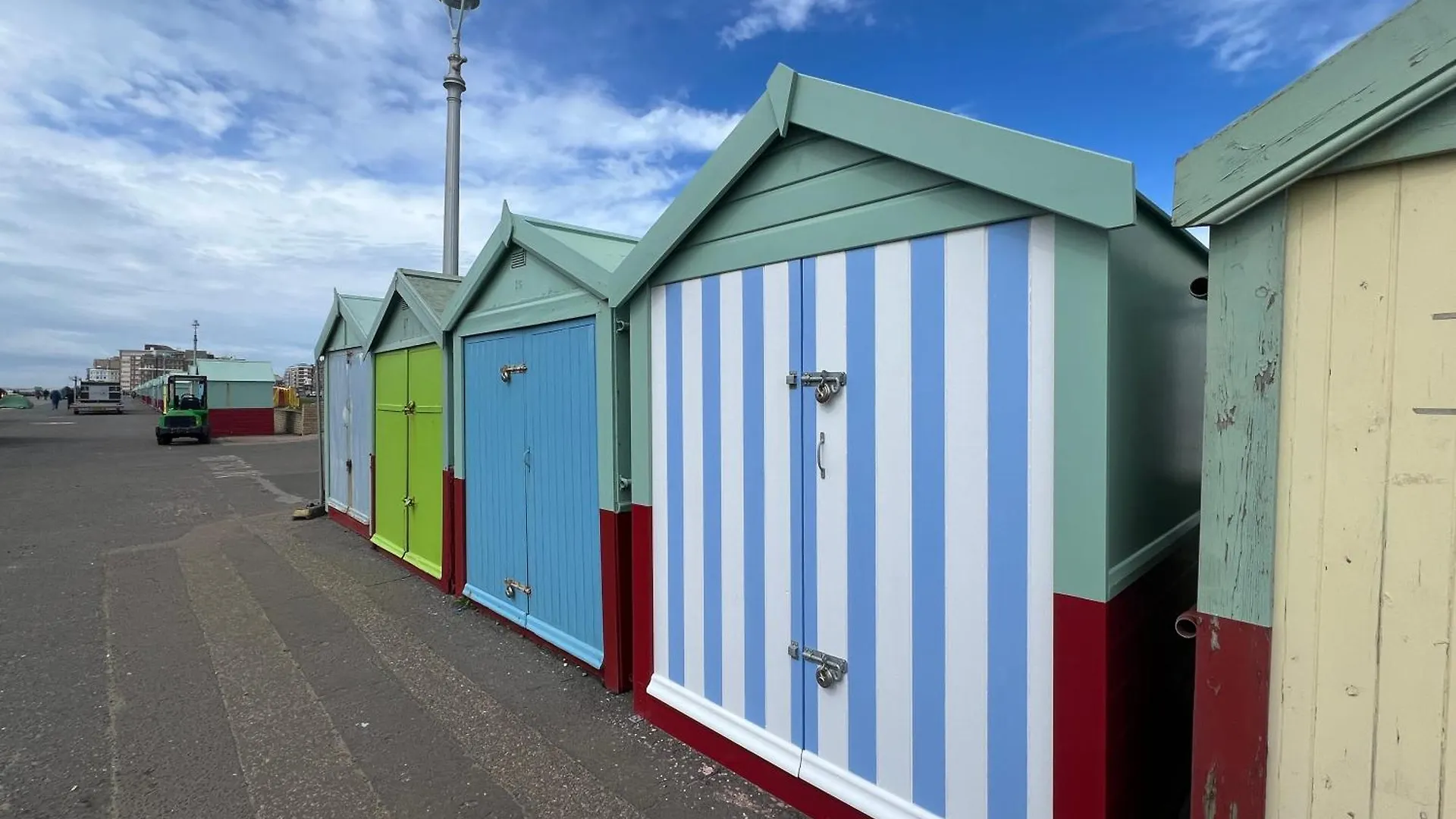 Central Hove Large 2 Bedroom Private Residence With Parking & Beach Hut